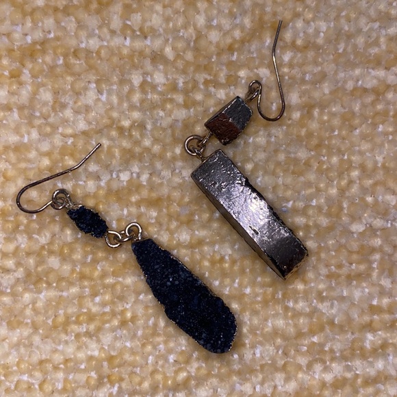 RAW CUT earrings - Picture 3 of 3